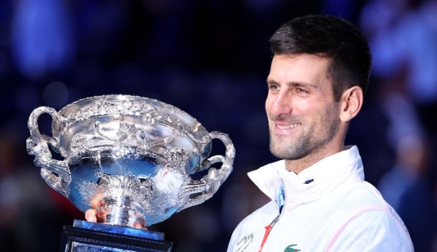 Novak Djokovic vence a Stefanos Tsitsipas y conquista su décimo Abierto de Australia
