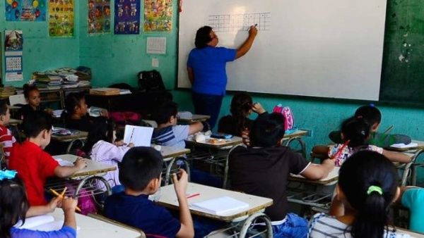 El Salvador: sindicatos denuncian despidos injustificados de docentes