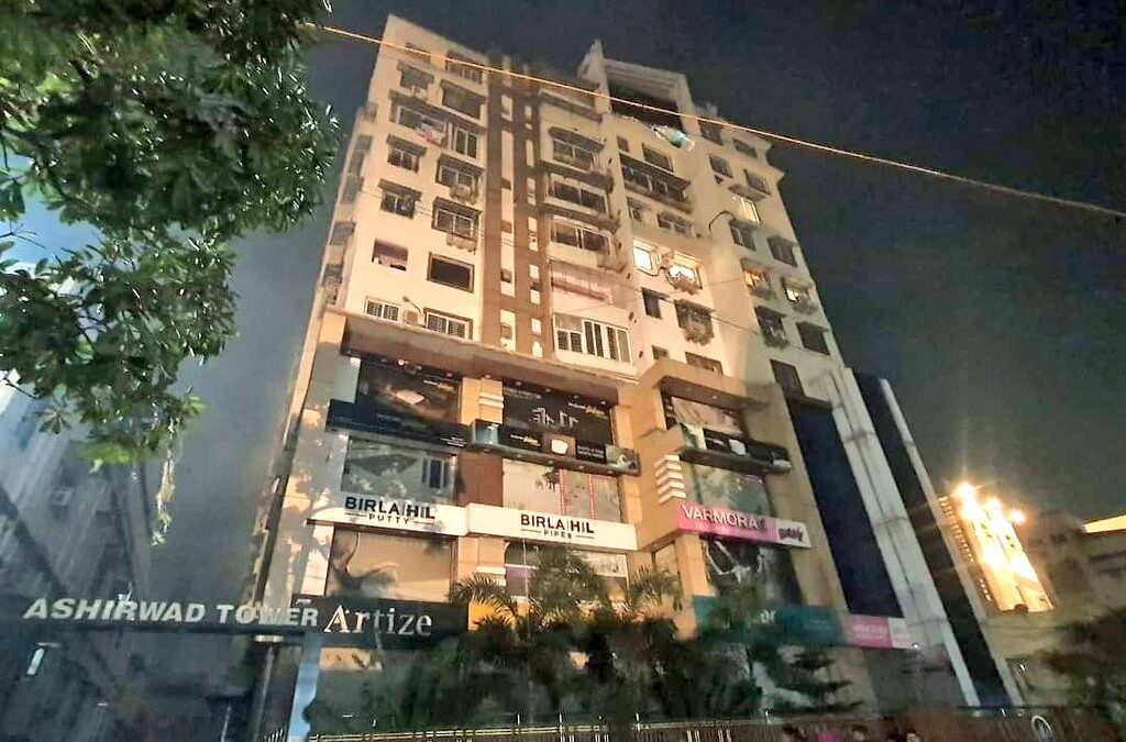 Incendio en un edificio de apartamentos deja 14 muertos en la India
