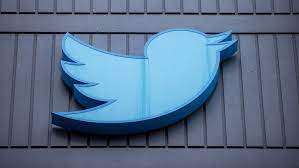 Ingresos diarios de Twitter caen un 40% y más de 500 grandes anunciantes dejan la plataforma