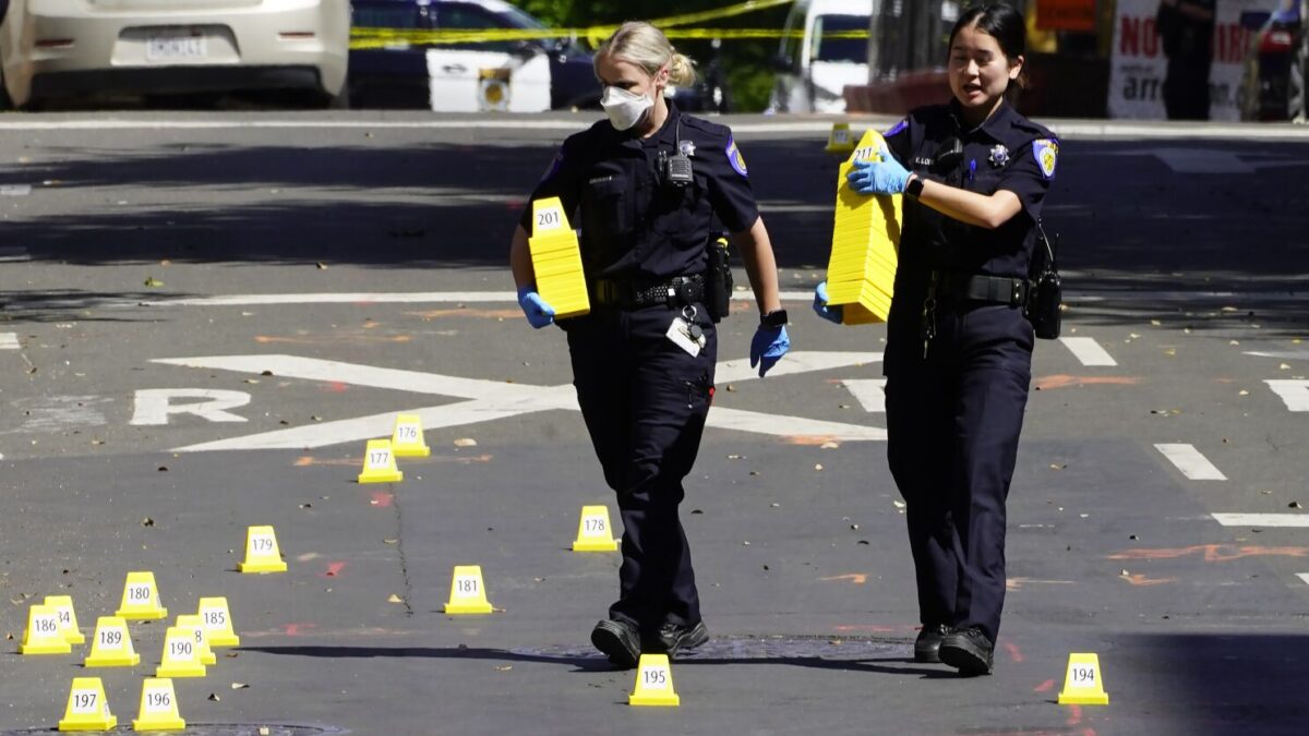 Masacre deja al menos seis muertos en California, EE.UU.