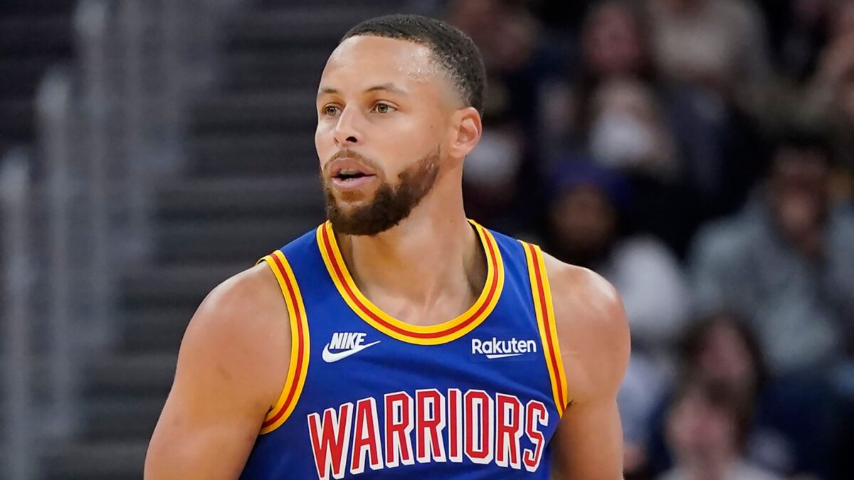 Warriors con la esperanza de que Stephen Curry regrese para gira de juegos