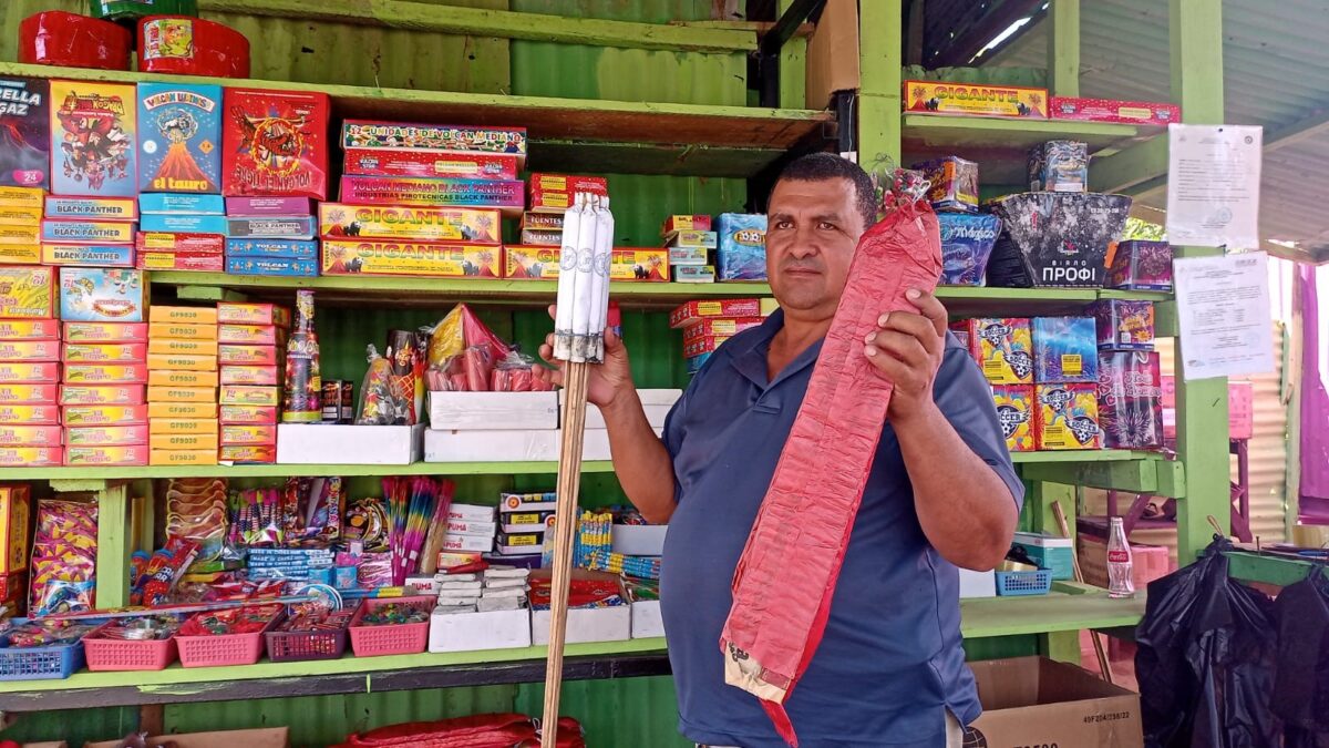 Vendedores de pólvora del mercado Roberto Huembes reportan buenas ventas