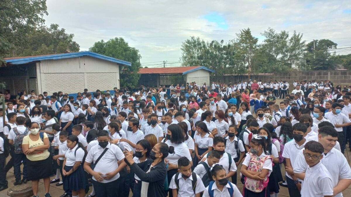 Unos 1 mil estudiantes comienzan el año escolar 2023 en el colegio Luis Alfonso Velásquez Flores