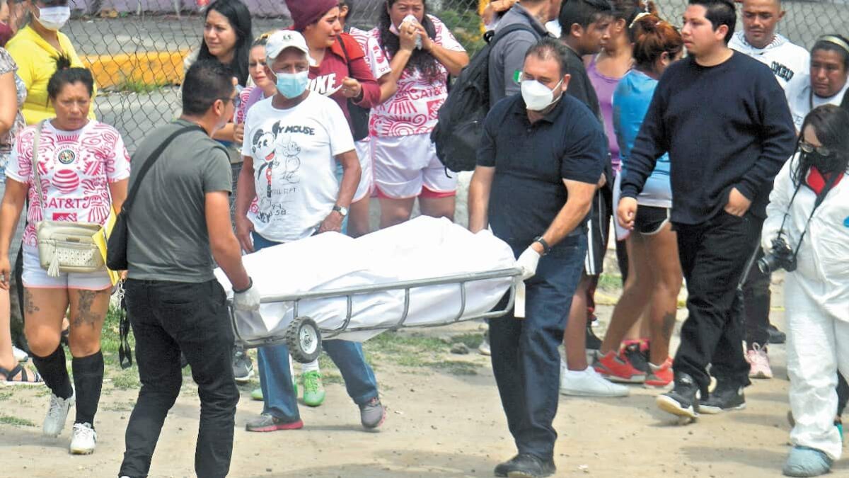 Dos jóvenes mueren baleados durante un partido de fútbol en México