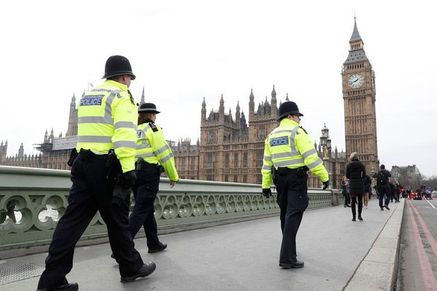 Más de 1 mil policías británicos son investigados por presuntos delitos sexuales y violencia doméstica