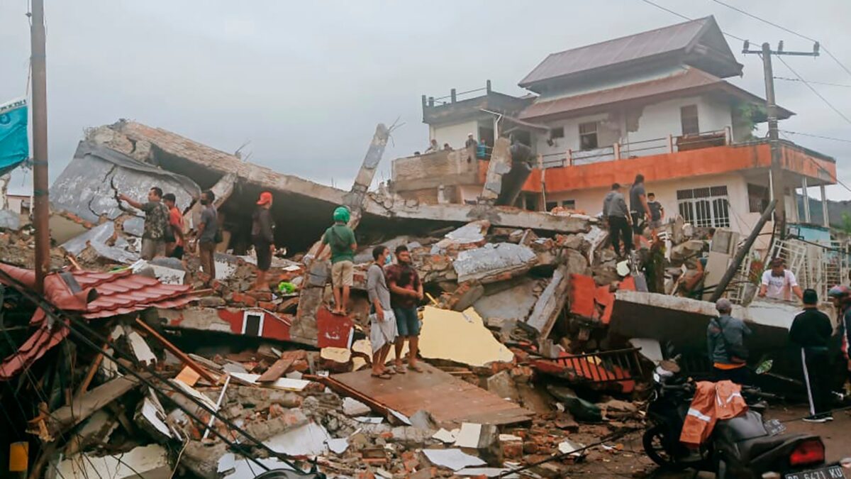 Terremoto en Indonesia provoca fuertes daños en viviendas y edificios