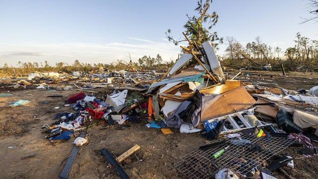 Fuertes tornados dejan al menos 7 muertos y 12 heridos en el sureste de EE.UU.