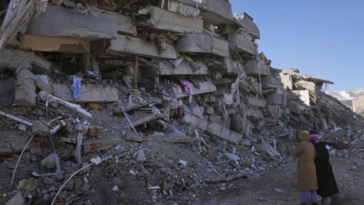 Aumenta a más de 31 mil  el número de muertos por sismos en Turquía