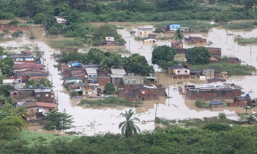 Decesos aumentan tras fuertes lluvias en Brasil