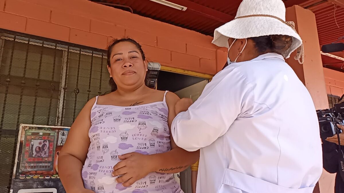 Familias de Villa Guadalupe se protegen contra la Covid-19