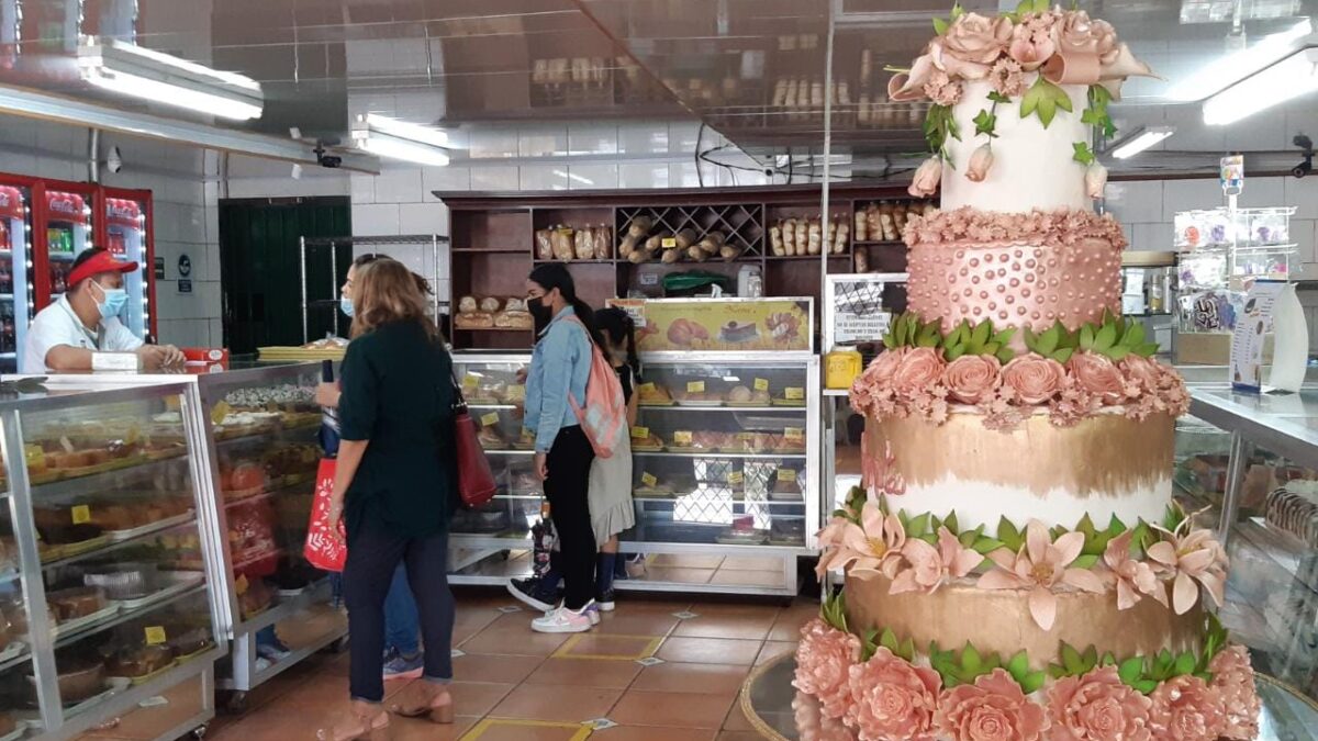 Floristerías y panaderías ofrecen descuentos para el 14 de febrero