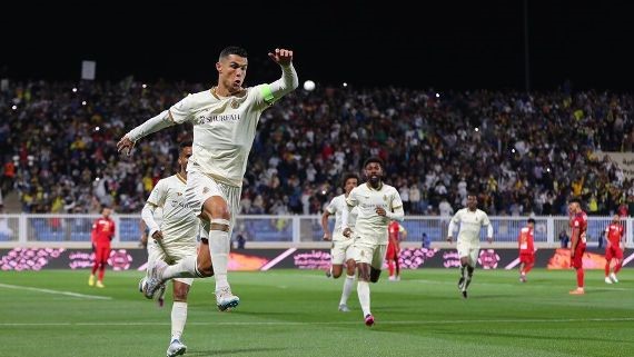 Hat-trick de Cristiano Ronaldo le otorga liderato a Al Nassr en la liga árabe