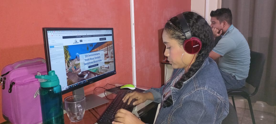 Jóvenes empresarios nicaragüenses incursionan con buen suceso en publicidad digital