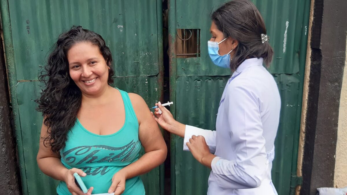 Minsa prevé vacunar al 100% de los nicaragüenses contra la Covid-19