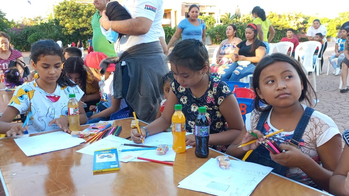 Niños de diferentes barrios capitalinos participan en festival infantil