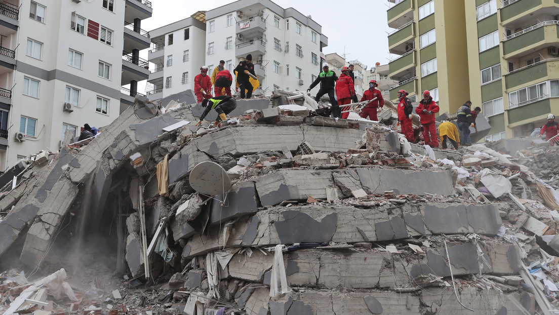 Reportan más de 8.500 muertos en Turquía tras terremotos