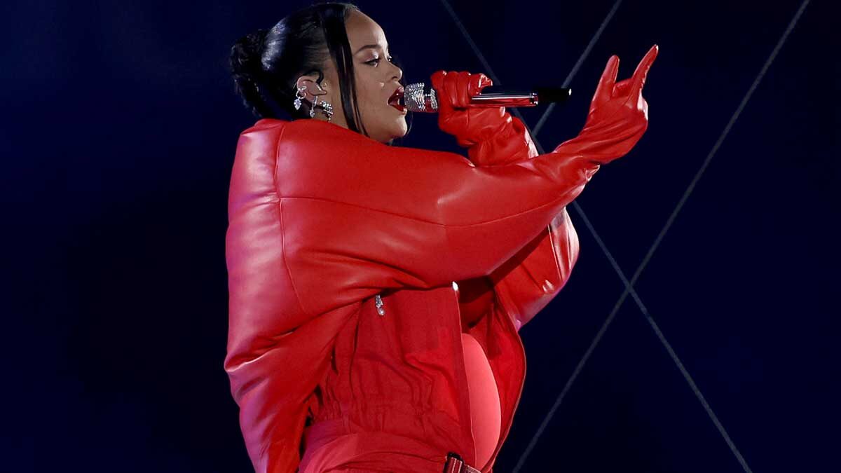 Rihanna confirma su segundo embarazo tras finalizar presentación en el Super Bowl