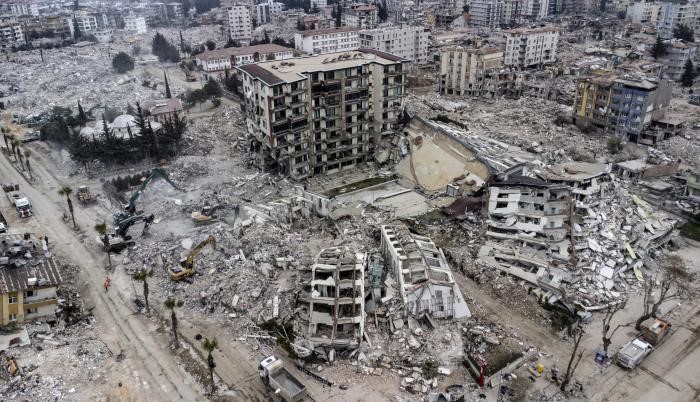Turquía registra réplicas cada tres minutos tras terremotos