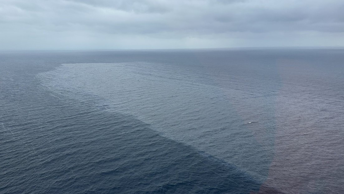 Hundimiento parcial de un buque cisterna causa derrame de petróleo en costas filipinas