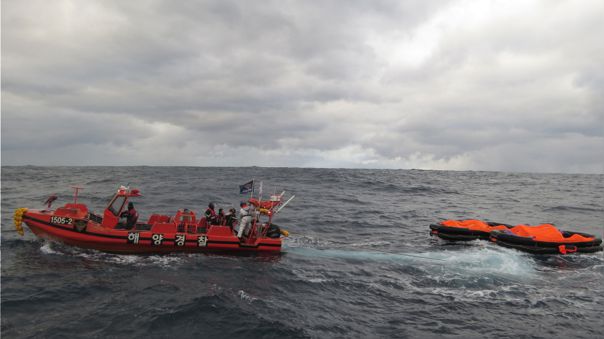 Reportan 9 desaparecidos tras volcarse un barco cerca de las costas de Corea del Sur