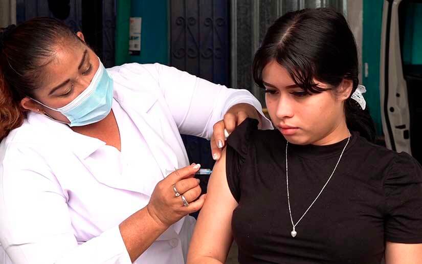 Más familias de Mateare se vacunan contra la Covid-19