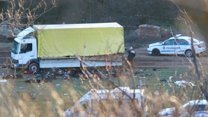 Encuentran a 18 migrantes muertos en un camión abandonado en Bulgaria