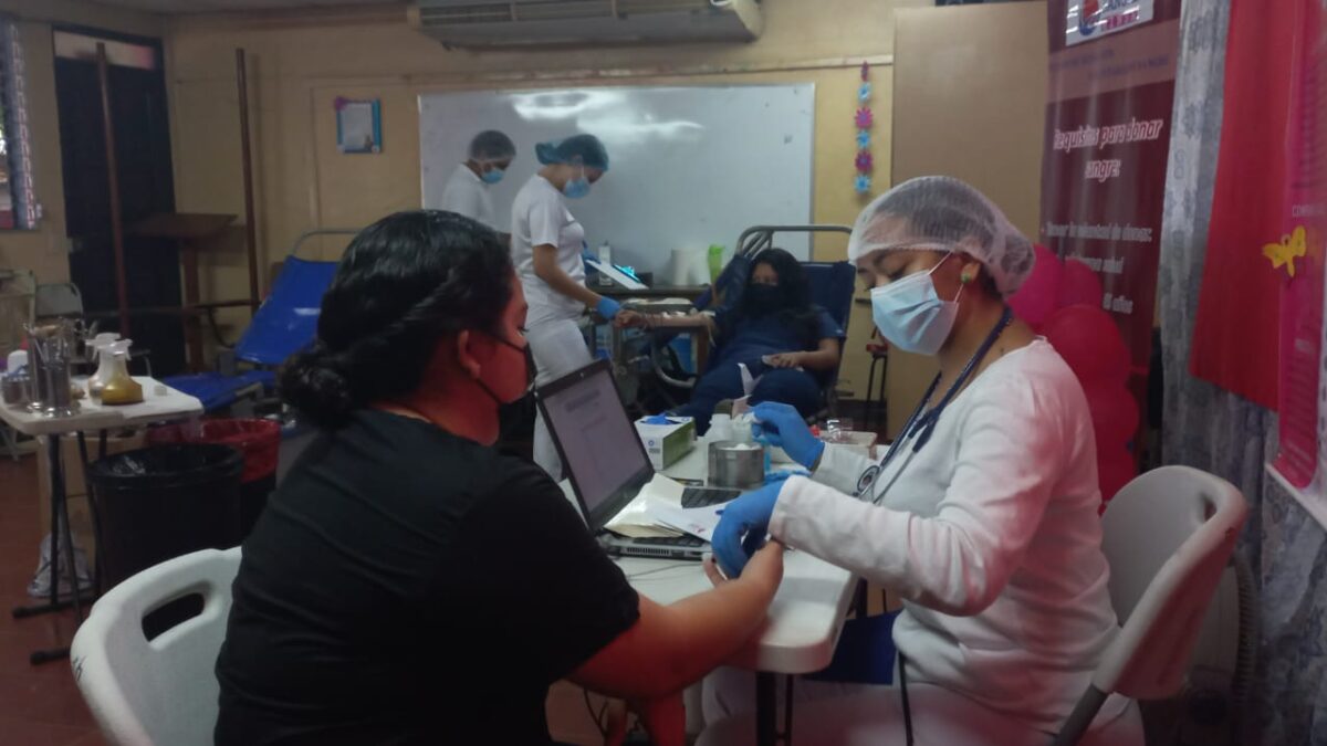 Realizan recolecta de sangre en el centro de salud Pedro Altamirano