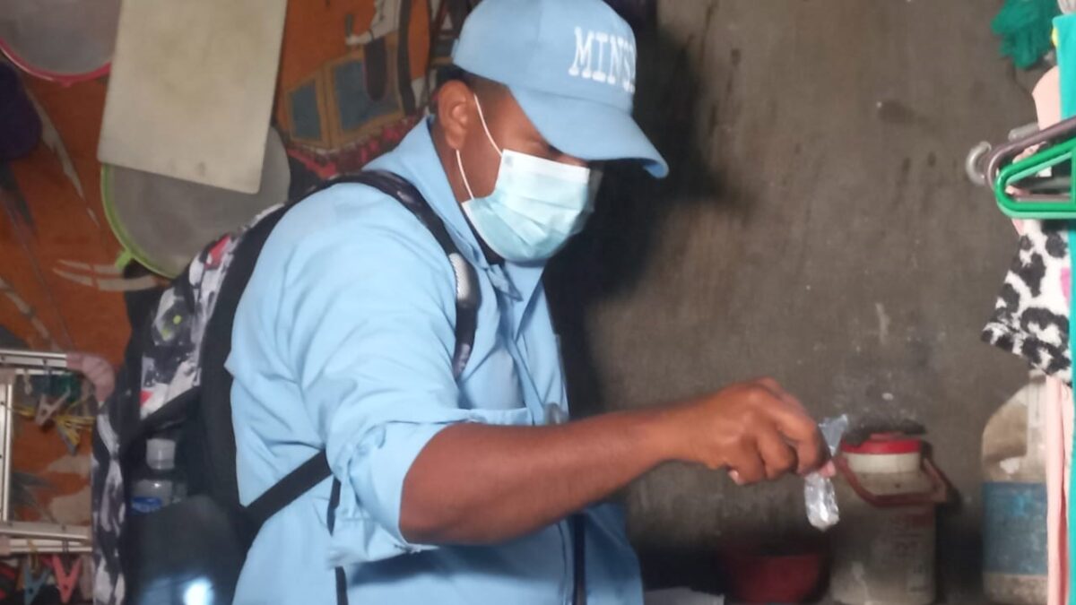 Abatizan para prevenir enfermedades en el barrio Riguero