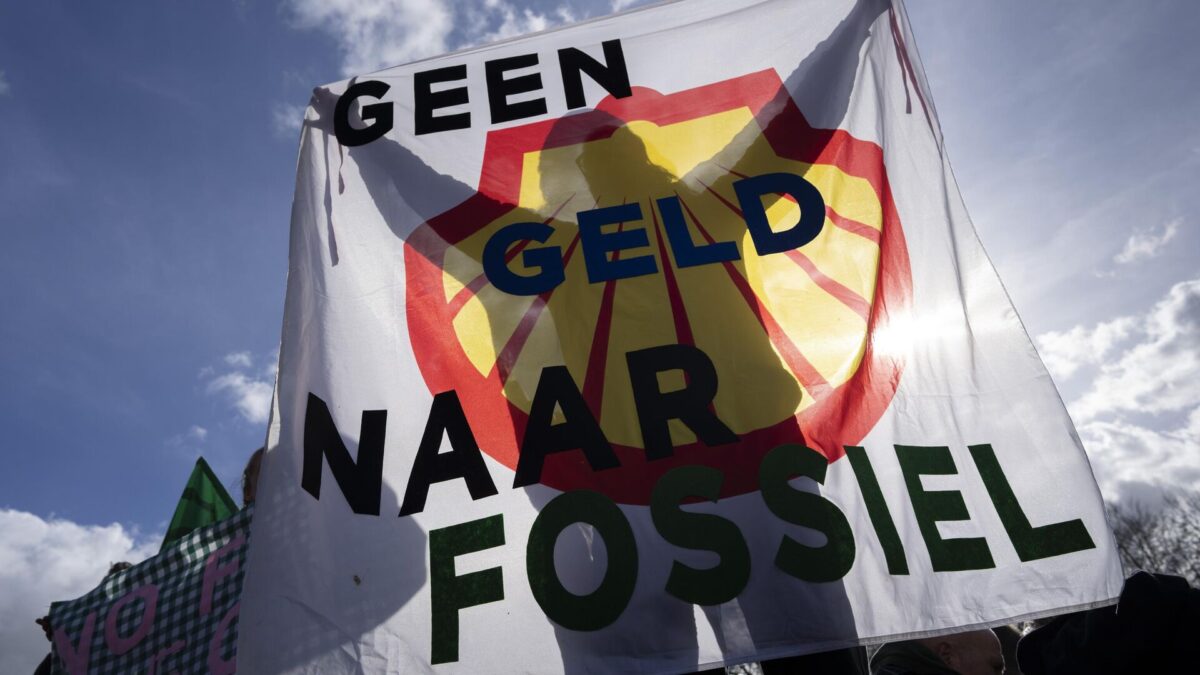 Activistas ambientales bloquean la autopista en La Haya