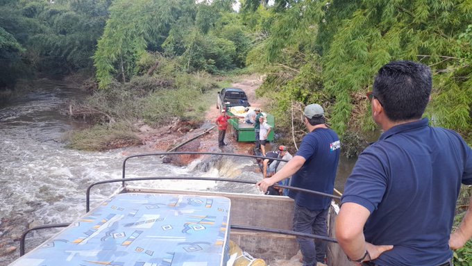 Evacuan a comunidades en Paraguay por crecida de un río
