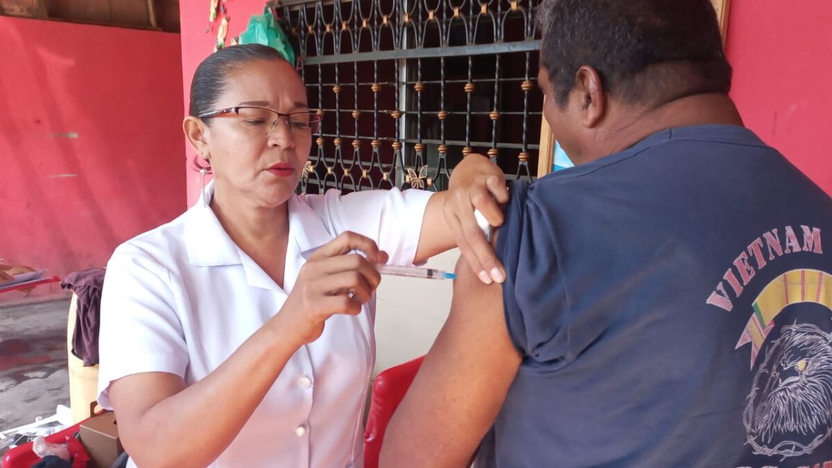 Habitantes del barrio Memorial Sandino completan esquema de vacunación contra la Covid-19
