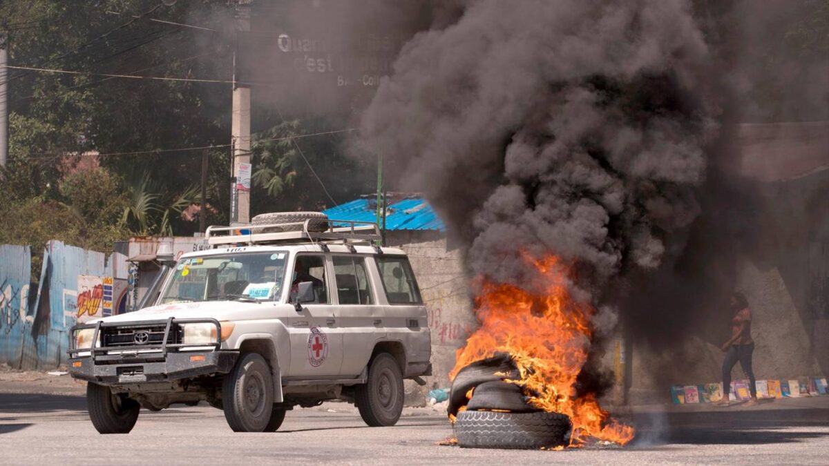 Haití: pandilla incendia estación de policía de Fort Jacques