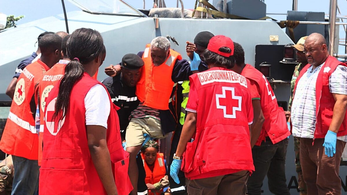 Naufragio deja tres decesos y varios desaparecidos en costa de Gabón