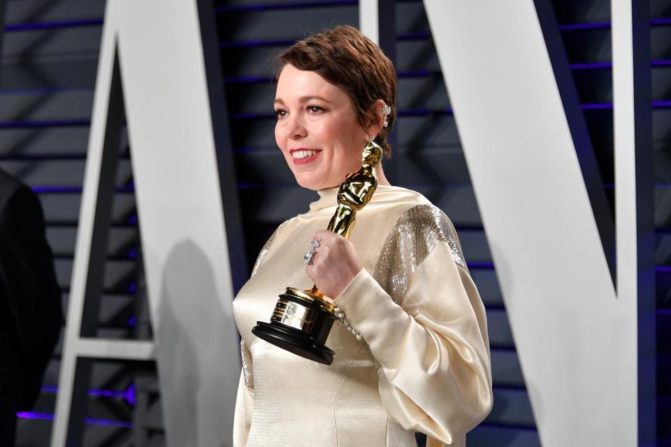 Olivia Colman revela que tiene escondido su Oscar en el armario