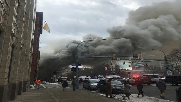Muere un bombero tras incendio en un edificio en el estado de Nueva York