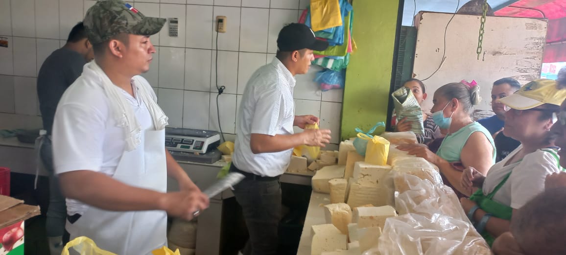 Baja precio del queso este fin de semana en el mercado Iván Montenegro