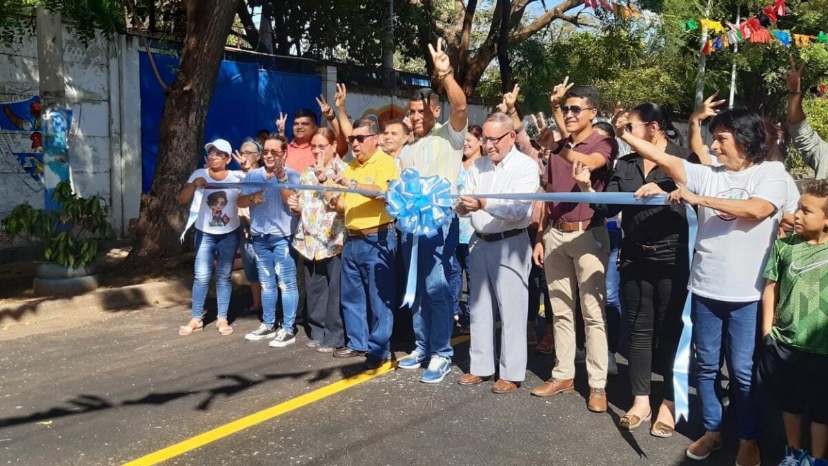 Revisten de asfalto cuatro calles de Villa Don Bosco en Managua