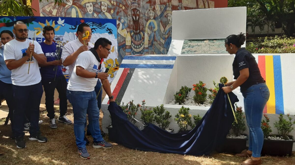 Universitarios nicaragüenses recuerdan el legado de Roberto González