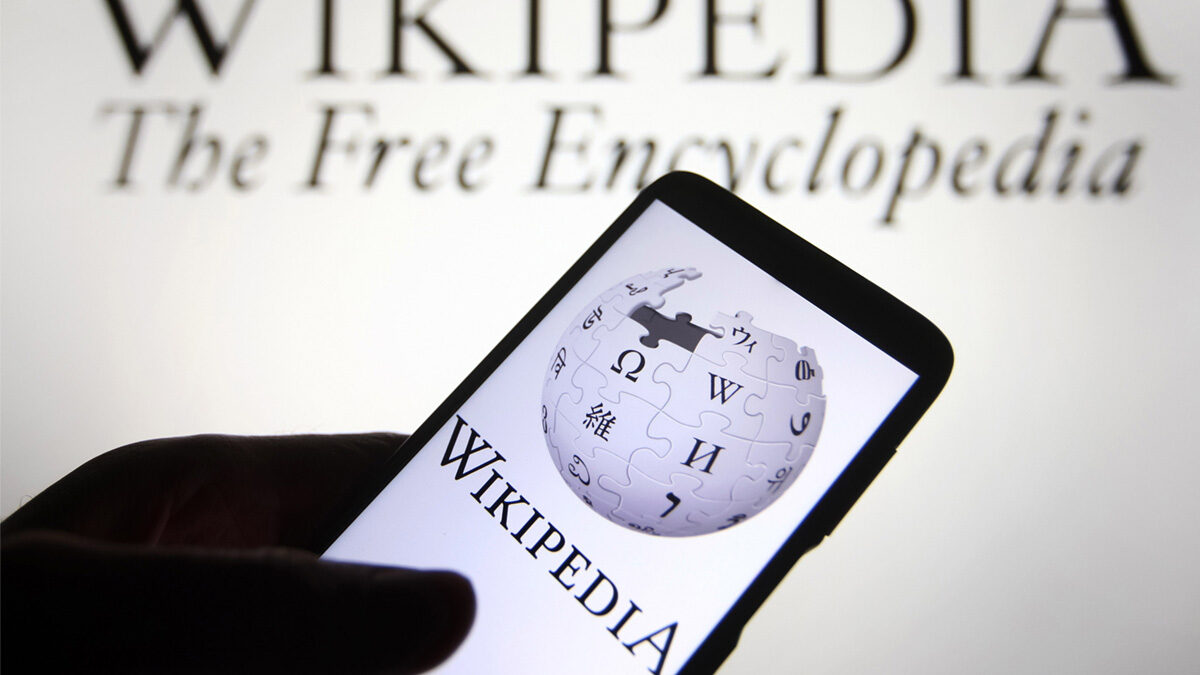 Wikipedia considera utilizar ChatGPT para escribir sus artículos