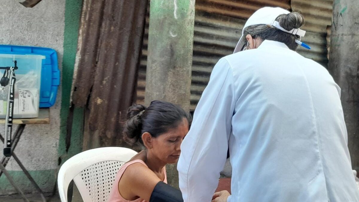 Familias del barrio Copranic reciben atención médica gratuita