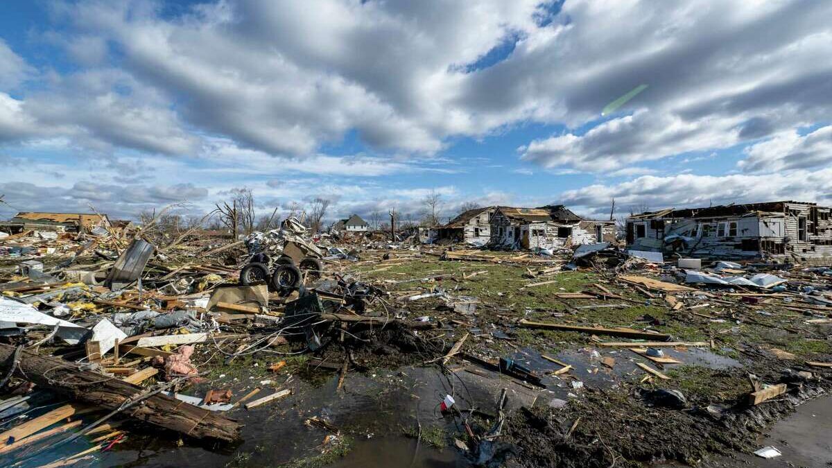 Fuertes tormentas y tornados dejan 32 muertos en EE.UU.