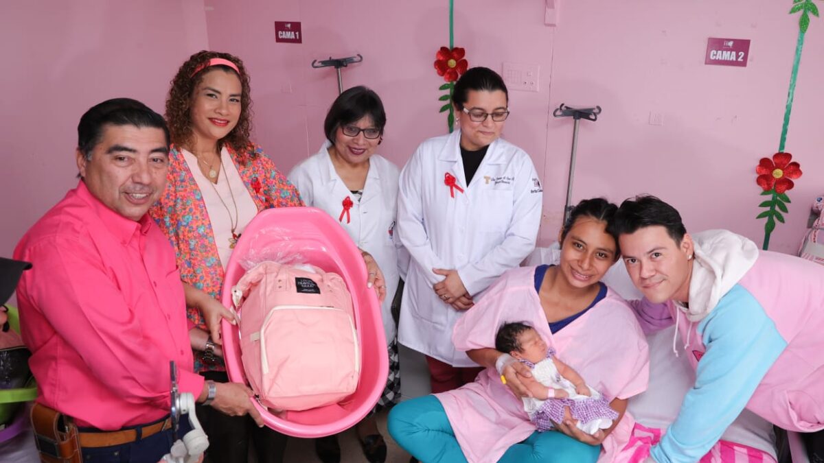 Madres que dan a luz el 30 de mayo reciben obsequios en Nicaragua