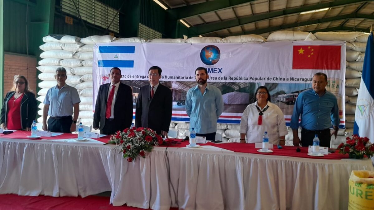 Nicaragua recibe ayuda humanitaria de urea y trigo de la República Popular China