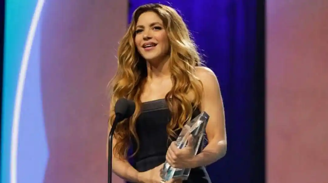 Shakira recibe reconocimiento «Mujer del Año» en música Latina Billboard