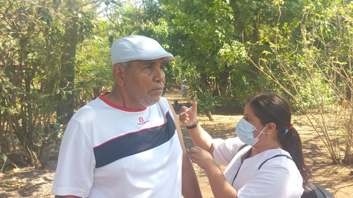 Más familias de Ticuantepe se vacunan para prevenir la Covid-19