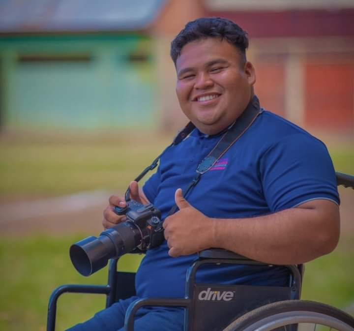 Su discapacidad motora no es impedimento para ser fotógrafo