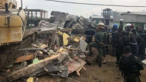 Derrumbe edificio muertos Camerún