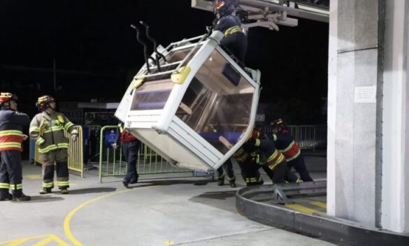 Rescatan atrapadas teleférico Quito