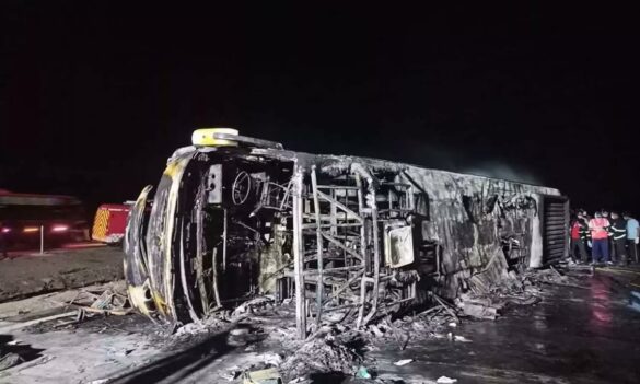 incendio, autobus, india,